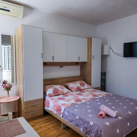 Apartments Neda Оміш Екстер'єр фото