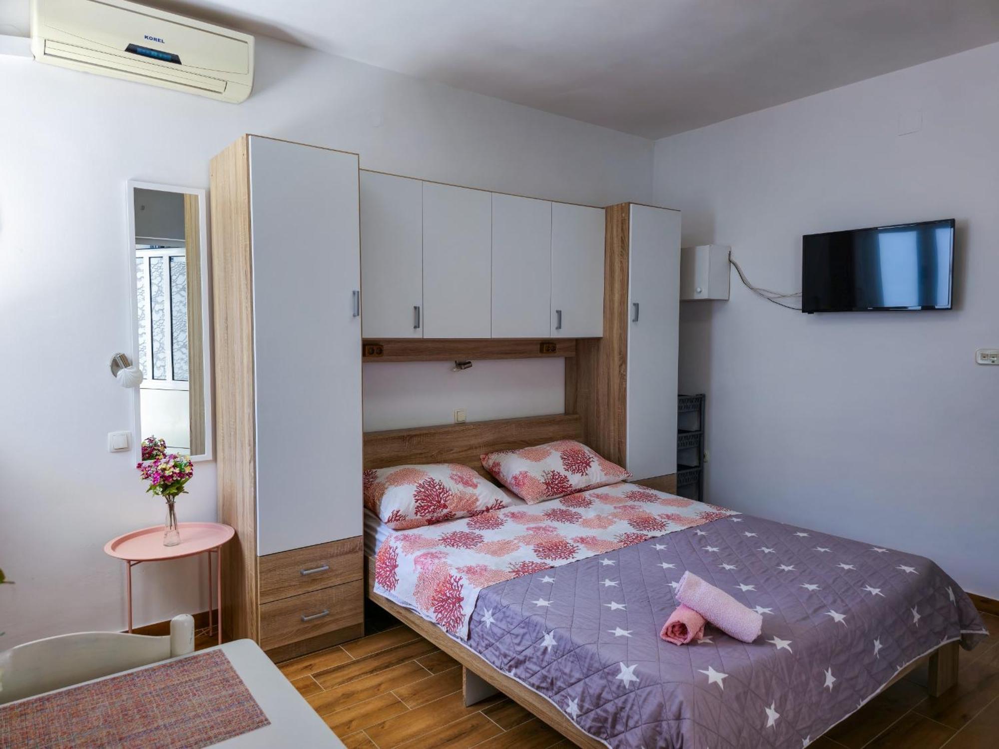 Apartments Neda Оміш Екстер'єр фото