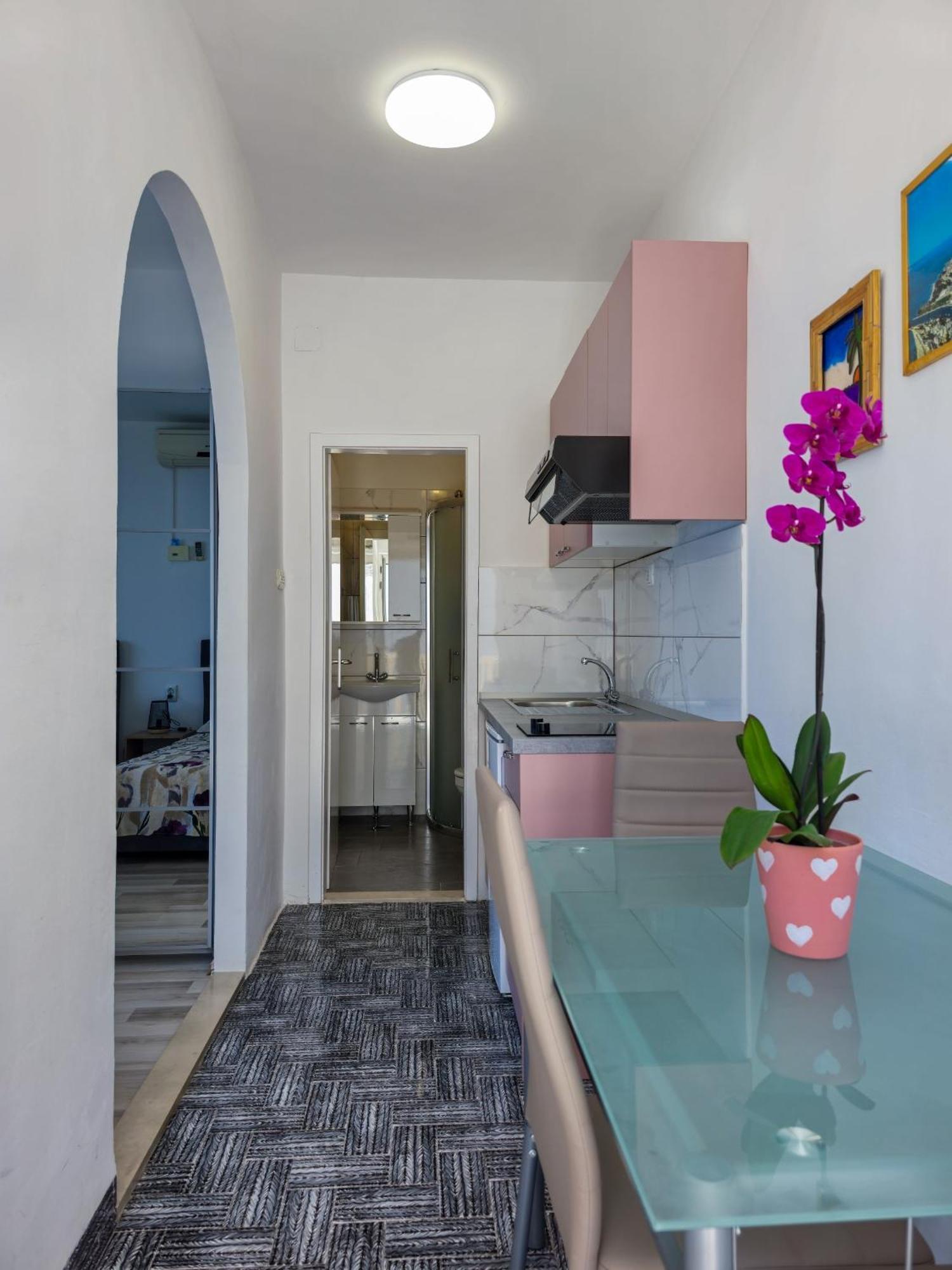 Apartments Neda Оміш Номер фото