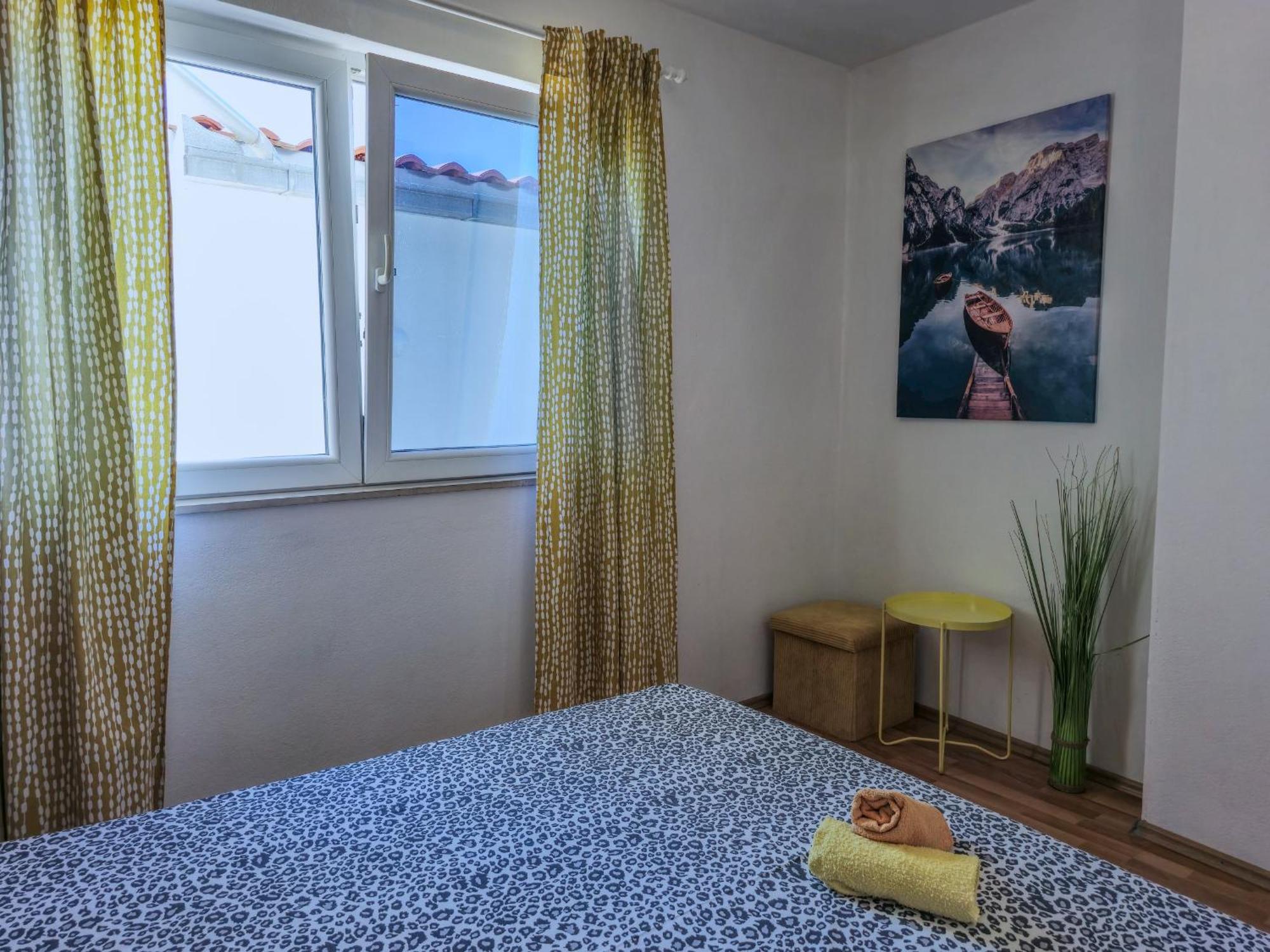 Apartments Neda Оміш Екстер'єр фото