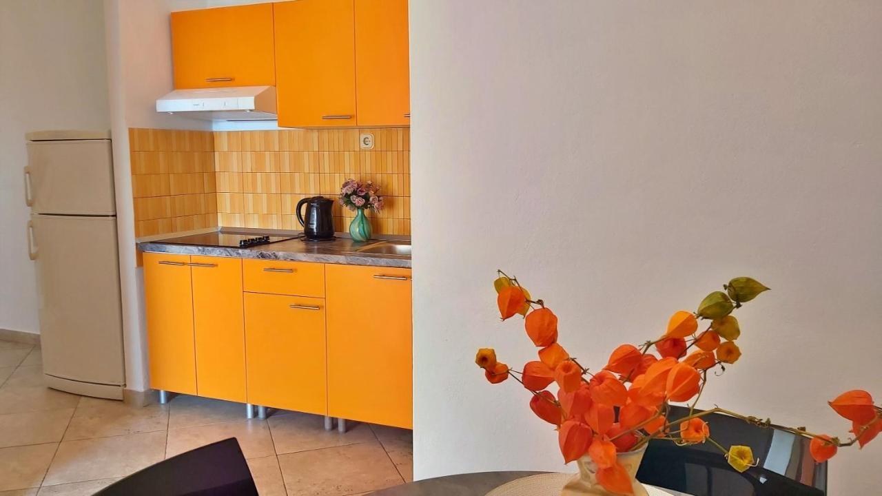 Apartments Neda Оміш Екстер'єр фото