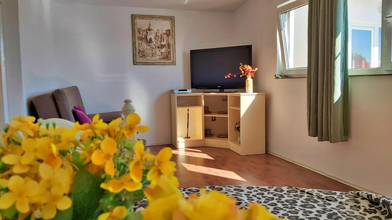 Apartments Neda Оміш Екстер'єр фото